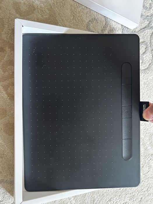 Графический планшет Wacom Intuos M Bluetooth (CTL-6100WL)