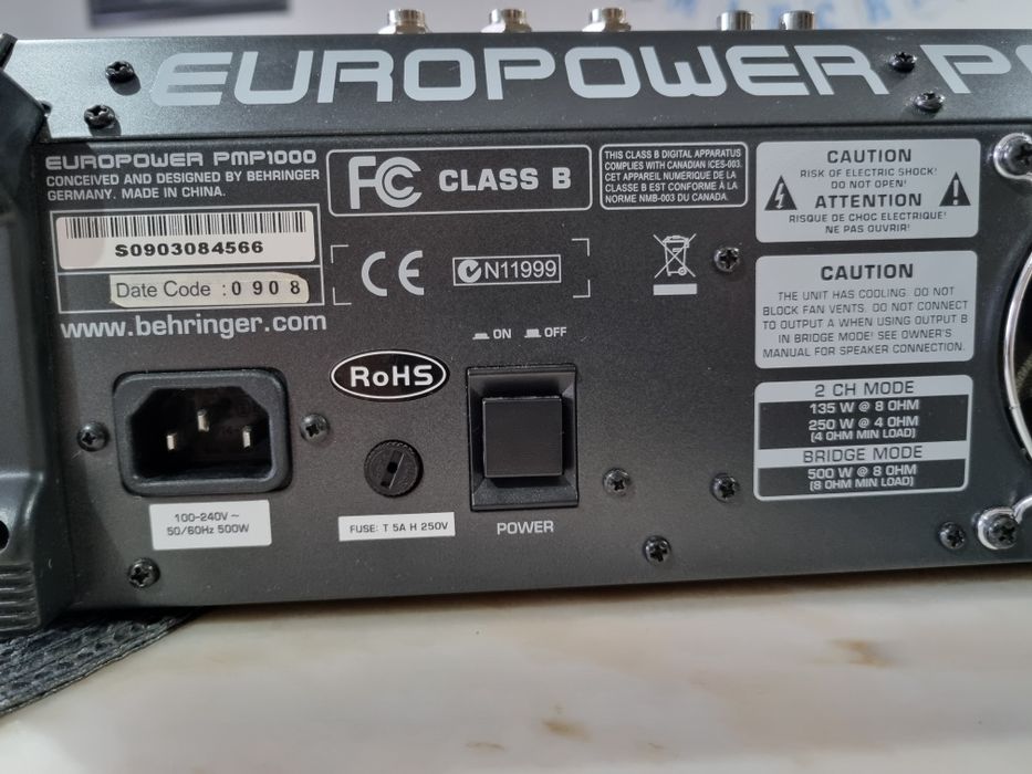 Смесителен пулт BEHRINGER PMP 1000