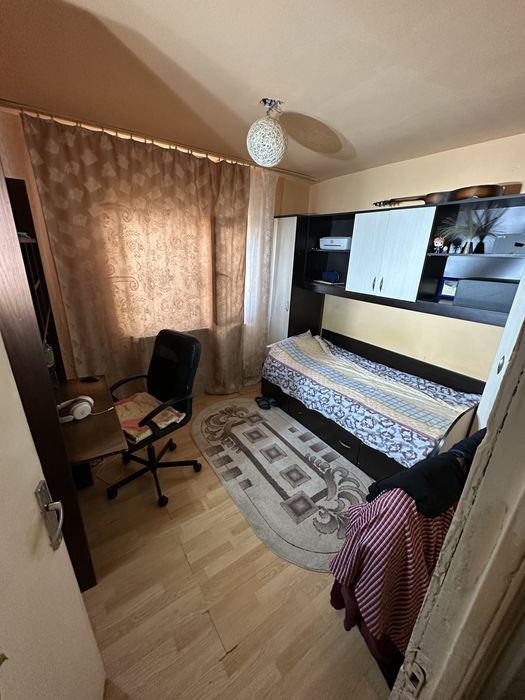 Apartament 3 camere,parter de vânzare