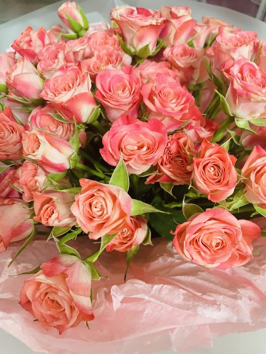 Букет цветов из кустовых роз