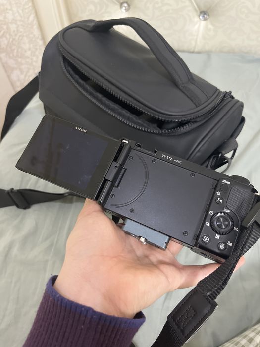 СРОЧНО ПРОДАМ Sony ZV-E10 фотоаппарат