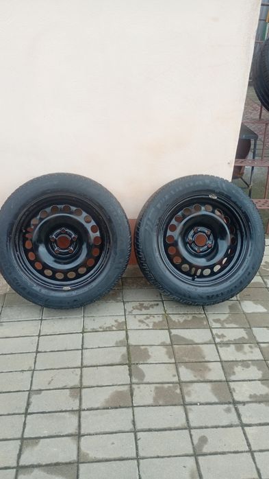 Vând două anvelope de vara și două de iarnă