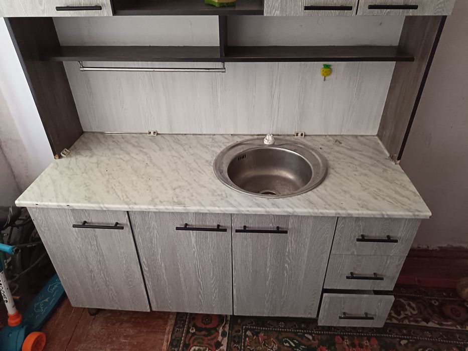 Oshxina mebel srochni sotiladi keliahamiz narxn