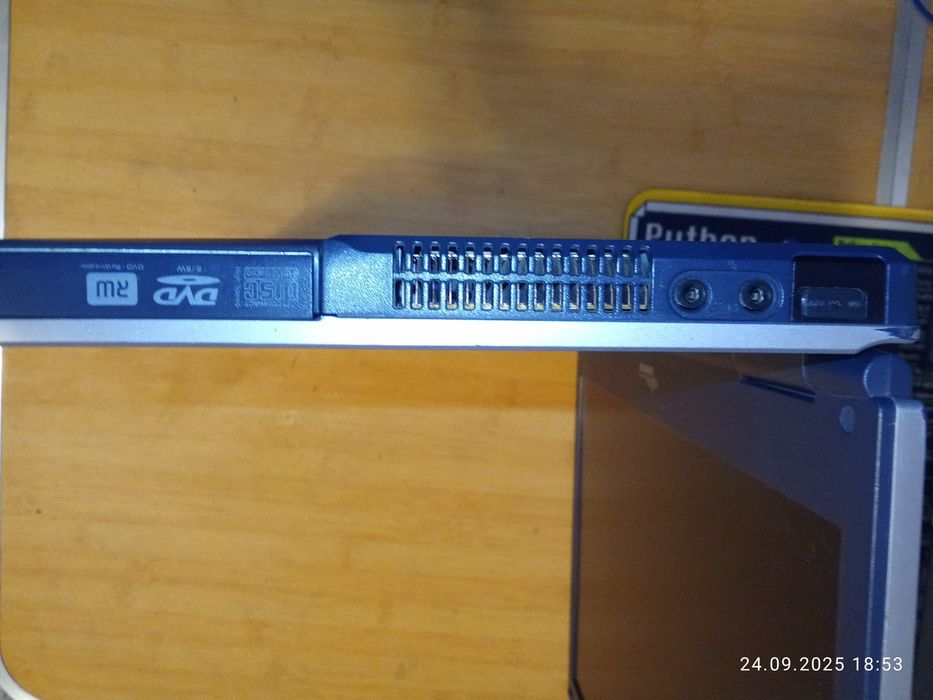 Laptop Fujitsu Siemens Lifebook C1320 – retro, funcțional, Windows 10