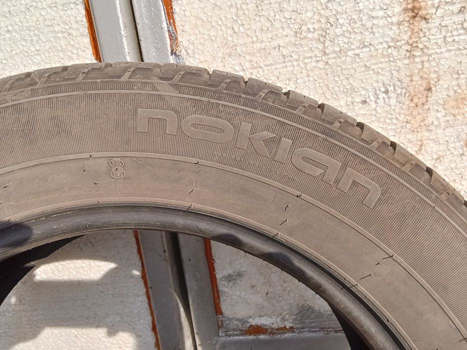 Продам комплект шин 235 60 r18