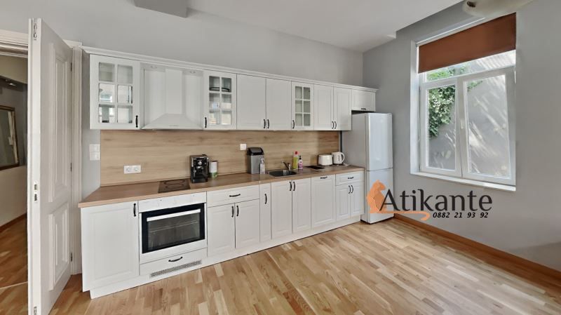 Дава се под наем Четиристаен апартамент в София, Център - 136 кв.м за 1173 € - Снимка #1