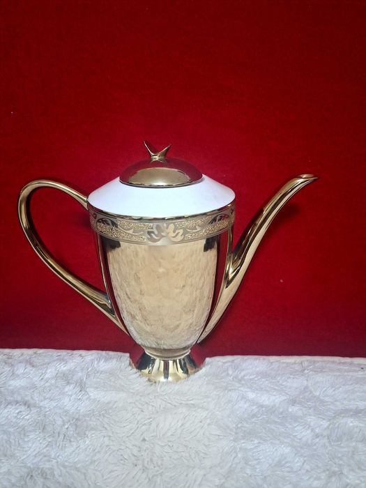 ceainic vintage placat cu aur Fine Porcelaine Manufacturers Debelly