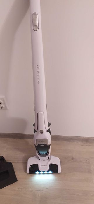 Вертикална безкабелна прахосмукачка 2 в 1, като нова, в гаранция