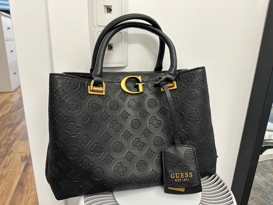 Дамска чанта Guess