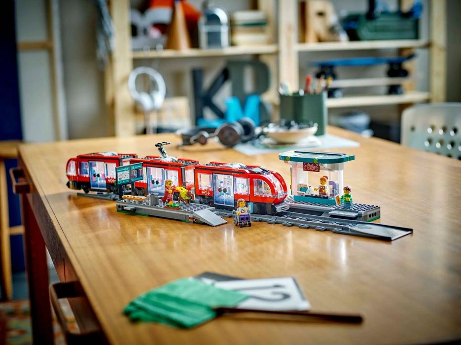 Lego City - Downtown Streetcar and Station (60423) Statie si tramvai in centrul orasului, 7 ani+, 811 piese