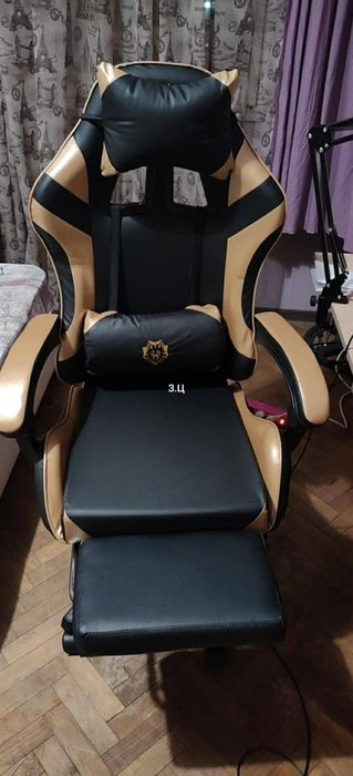 Удобен стол за офис или дом