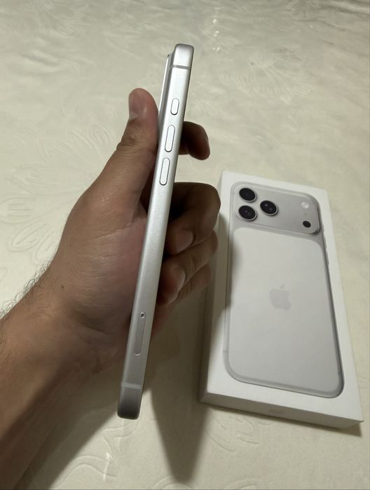 Продам iPhone 17 Pro Max 256 GB Silver