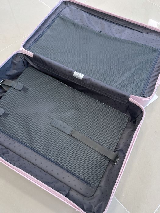 Продам чемодан Rimowa pink
