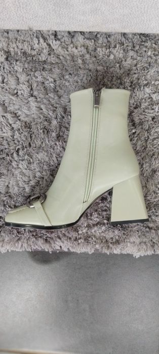 Нови дамски боти в млечно сив цвят-за стилна жена!35,36,37,38,39 разме