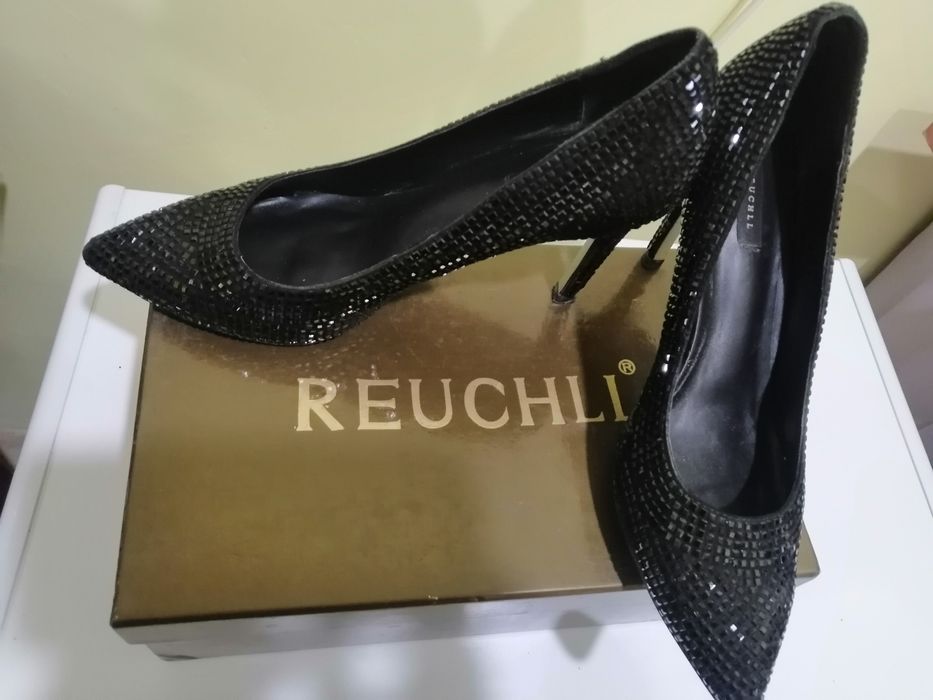 Продам женские туфли