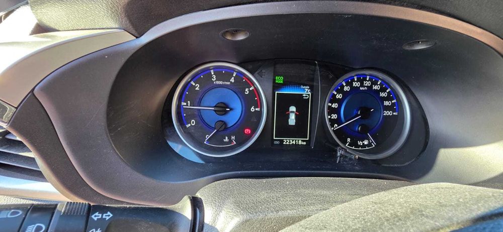 Toyota Hilux 4x4 Double Cab Invincible 2.4 D-4D