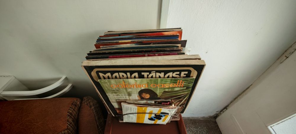Vând colecție de discuri vinil