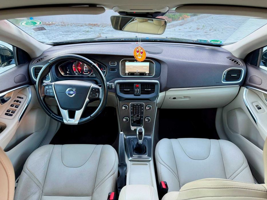 VOLVO V40 2015 — imagine 5