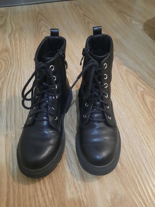 Детски боти в черно много топлички и запазени! 32 номер
