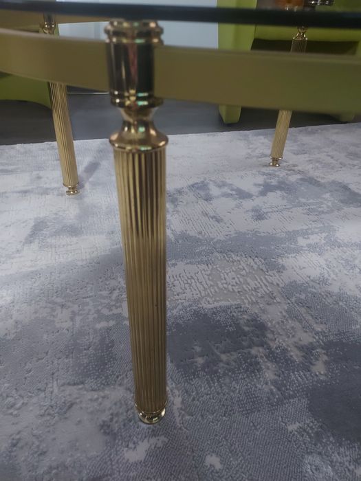 Sticla securizata pe în cadru metalic auriu