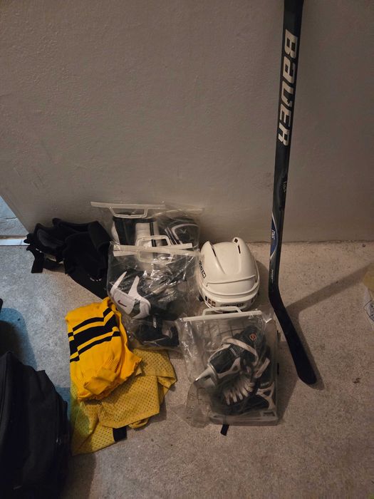 Echipament hochei copil 4-7 ani (casca patine crosa manusi protectii)