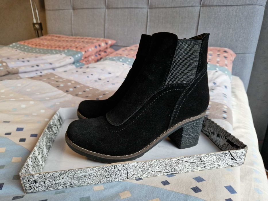 Дамски черни боти