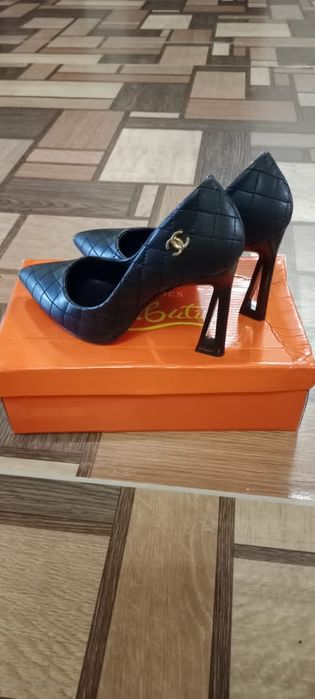 Женский обувь б/у