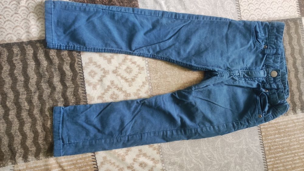 Дънки за малък младеж