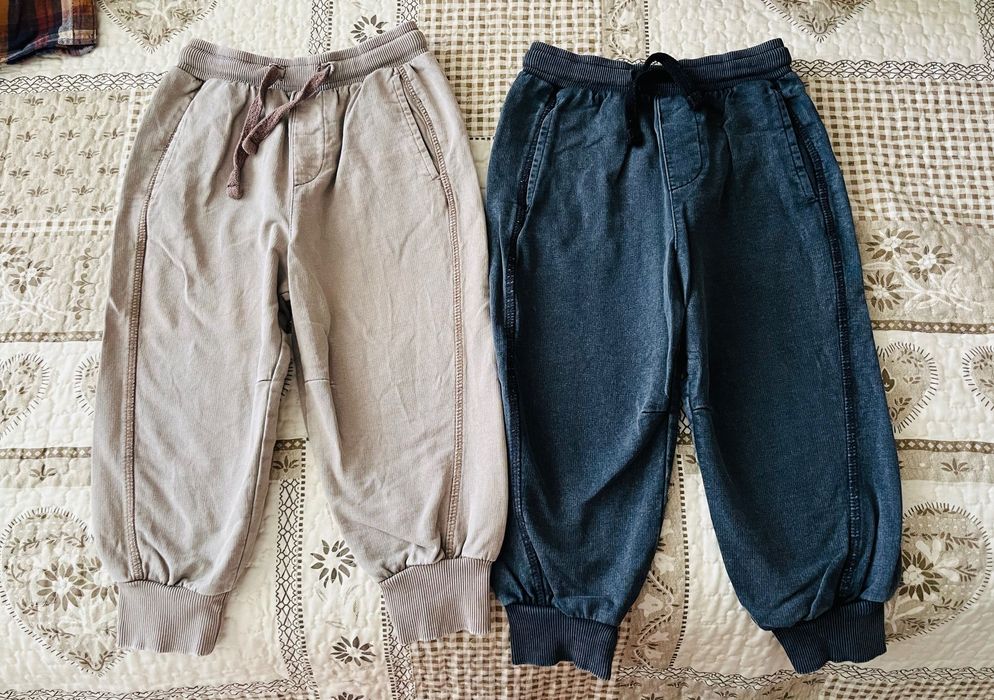 Lot bluze și pantaloni