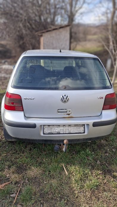 Vând golf 4 an 2001 pentru piese