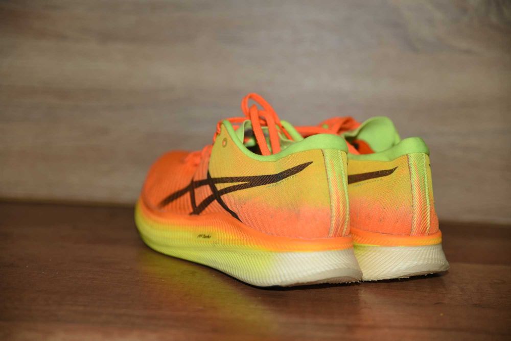 Asics Оригинални маратонки номер 40