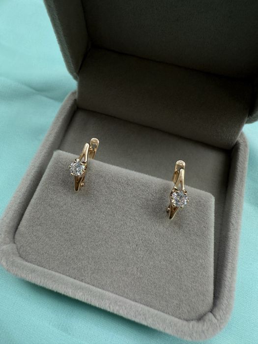 Золотые серьги с фианитами