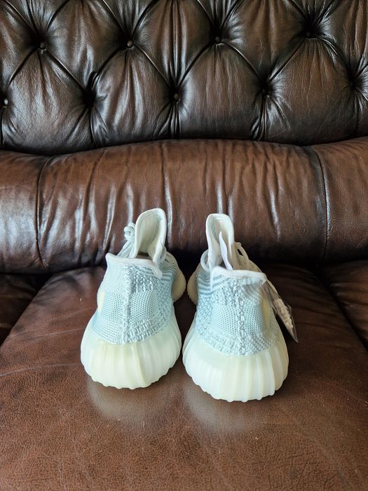 Yeezy 350 V2 Cloud White