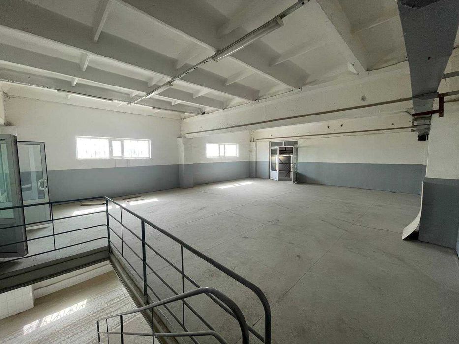 Бетемир р-н ул.Олтин Топган  рядом Пласт полимер склад 852 + 250 кв.м