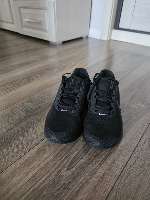 Кроссовки Nike .