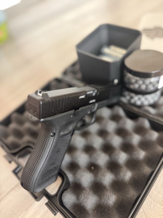 Glock 17 Gen 5 T4E .43 cal CO2 pistol Umarex