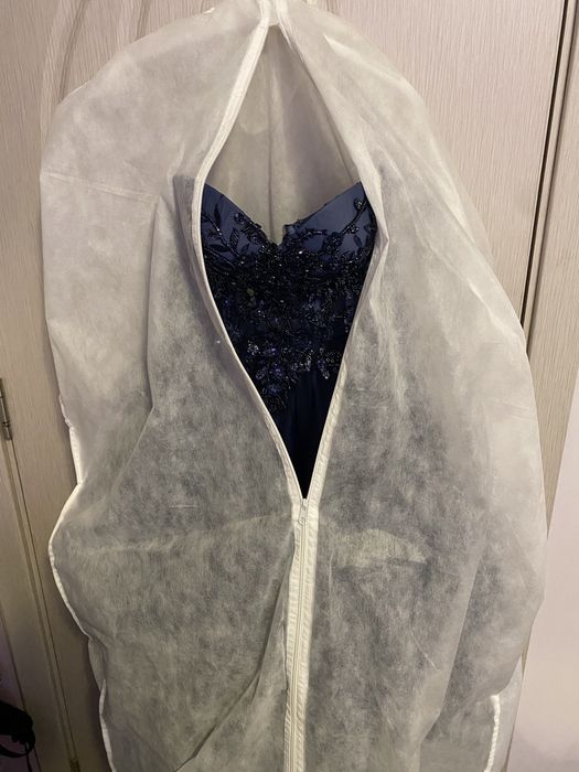 Синя бална рокля