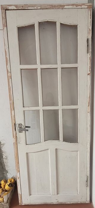 Двери деревянные хорошем состоянии