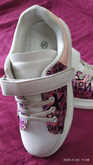 Детски изключително запазени кецове