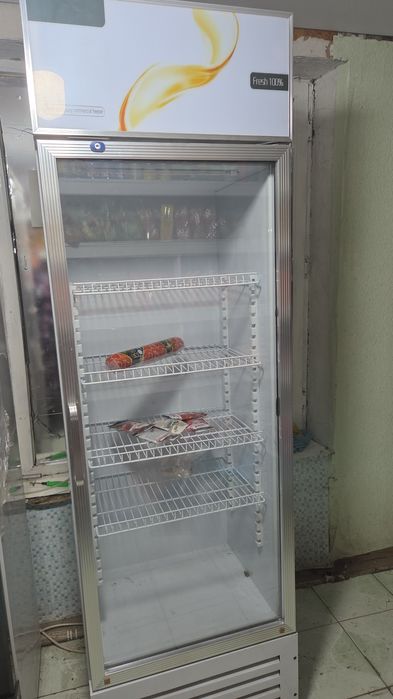 Продам витриный холодильник