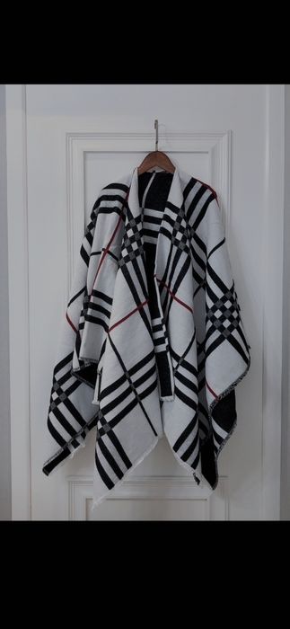 Poncho Burberry model 2026-iarnă, 4 modele
