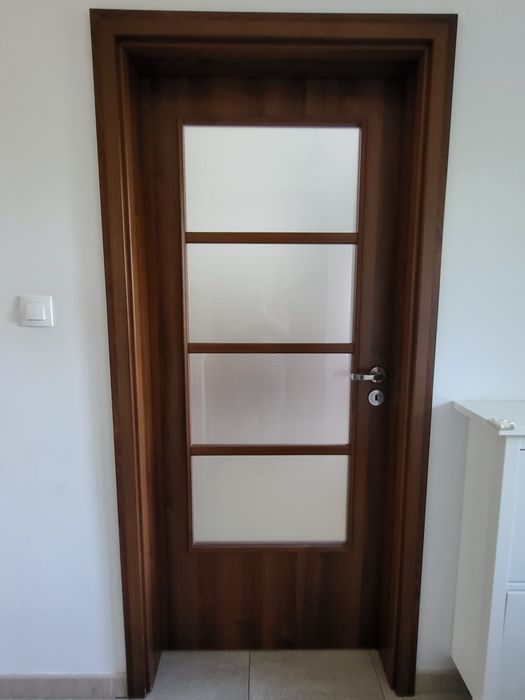 Usi interior Porta Doors, nuanta lemn cires.