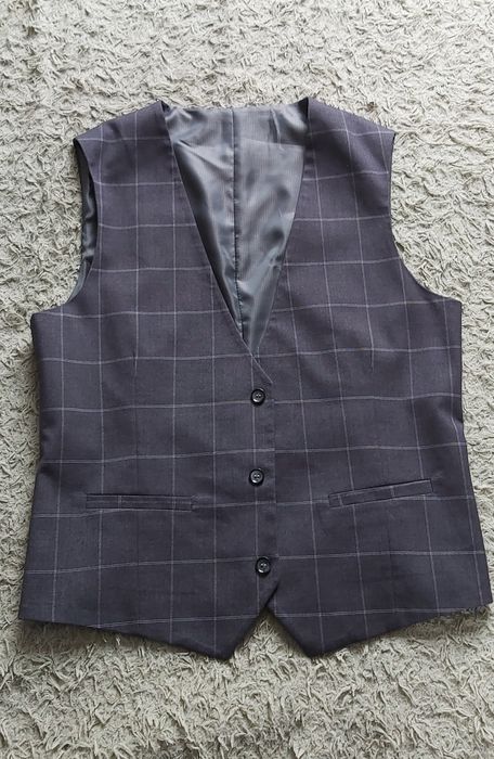 Продаю костюм тройка размер 46 (м)