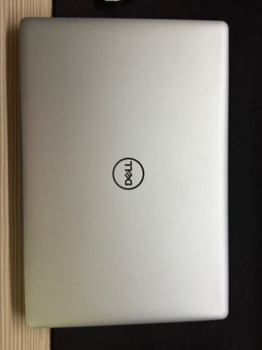 Laptop Dell Inspiron 15 5570 – i5 gen 8, SSD 256GB, AMD Radeon 2GB, Windows 10
