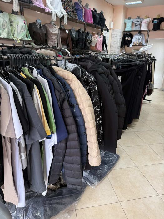 Мъжки и дамски дрехи на едро и дребно !