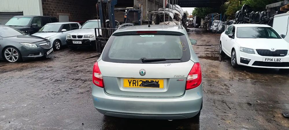 Dezmembrari / Dezmembrez Skoda Fabia 2 Combi (5J, 545) 1.6 TDI CAYC cutie viteze manuala cod culoare LF7W