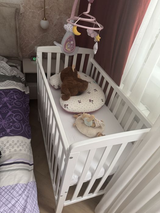 Patut bebe 100x50 cm cu saltea si carusel incluse