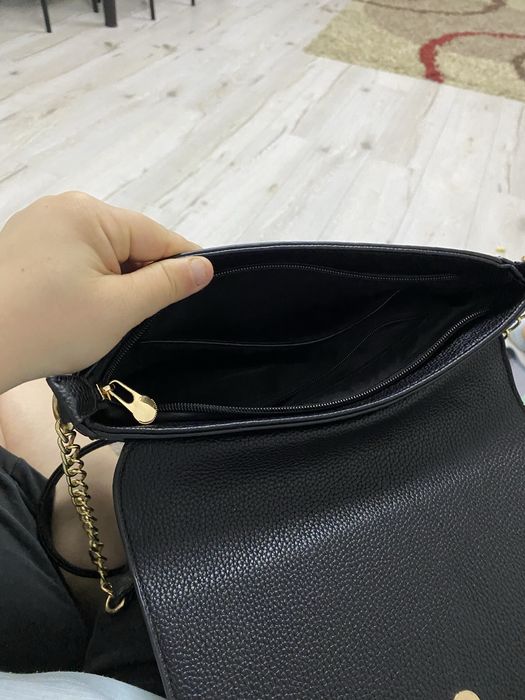 Geanta este fostte frunoasa si eleganta pentru orice varsta