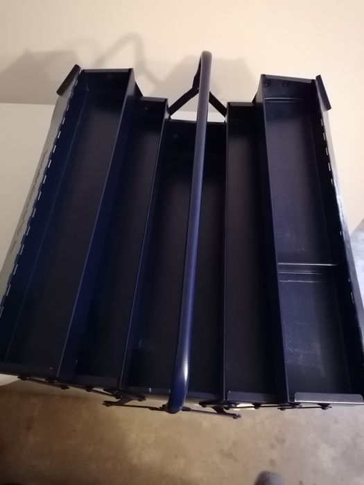 Cutie de scule. PROMAT

Confecționate din tablă de oțel 0.7 mm.
Lăcuit