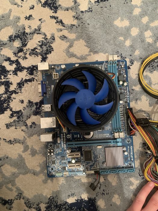 Продам комплект мать. Плата,проц блокпитания,видеокарта